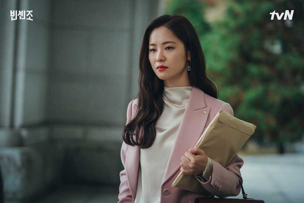 hong cha-young holding papers for court