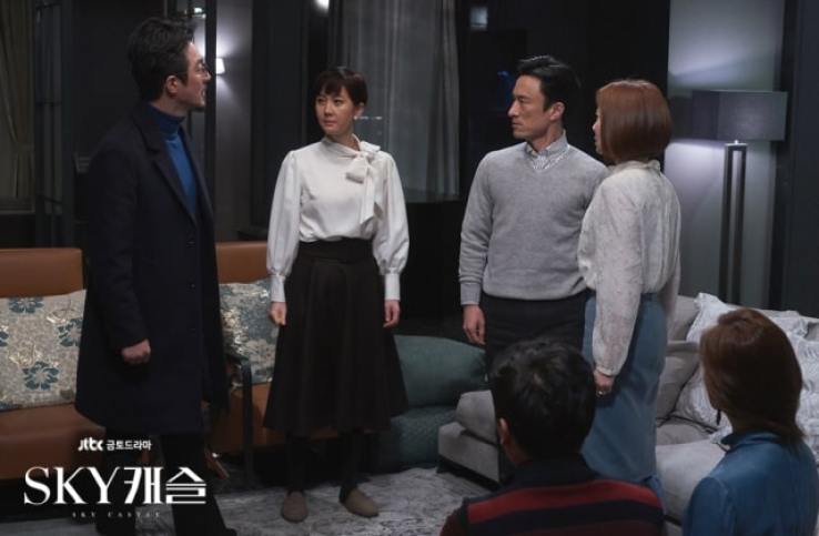 kang joon-sang and cha min-hyuk arguing while their wives look on