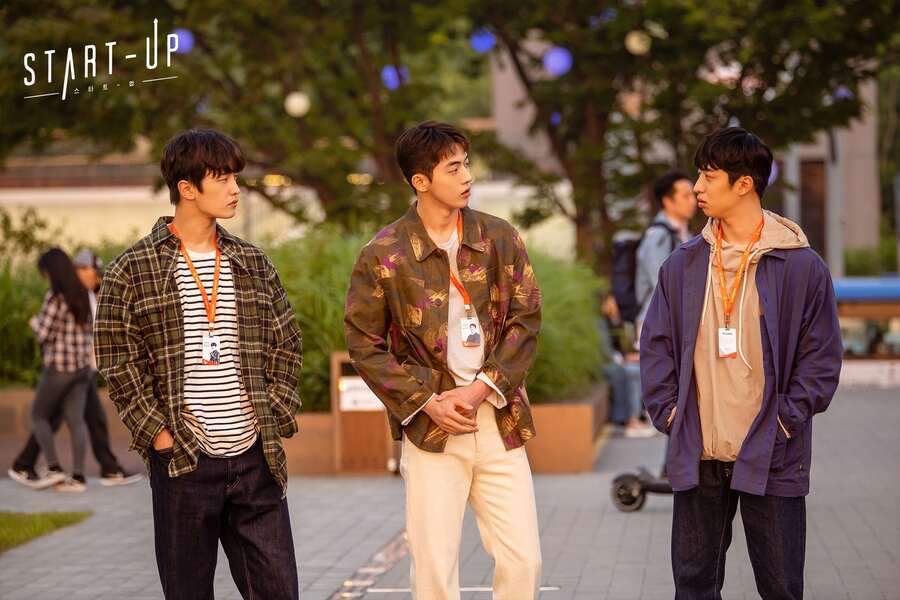 Yong-san, Do-san and Chul-san walking about and talking