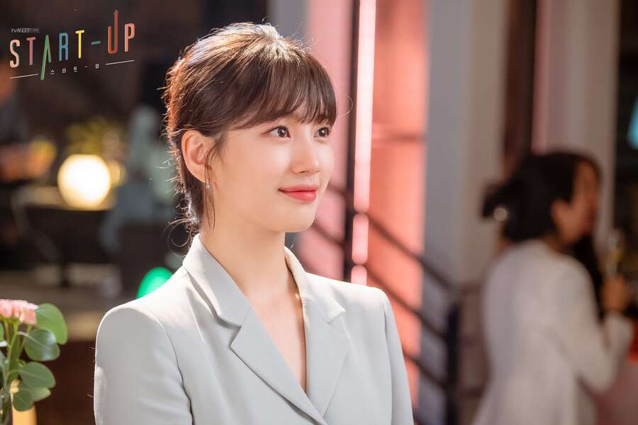 Seo Dal-mi smiling while dressed up professionally in a party